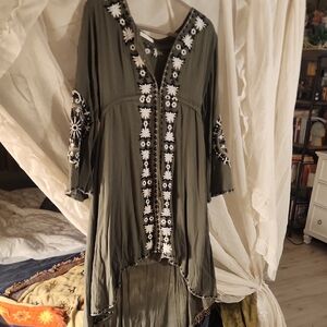 Elegant Olive High-Low Dress with Floral Embroidery Size M